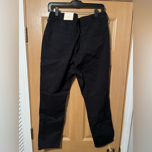 Universal Thread Mid Rise Curvy Skinny Black Pants - Picture 5 of 6